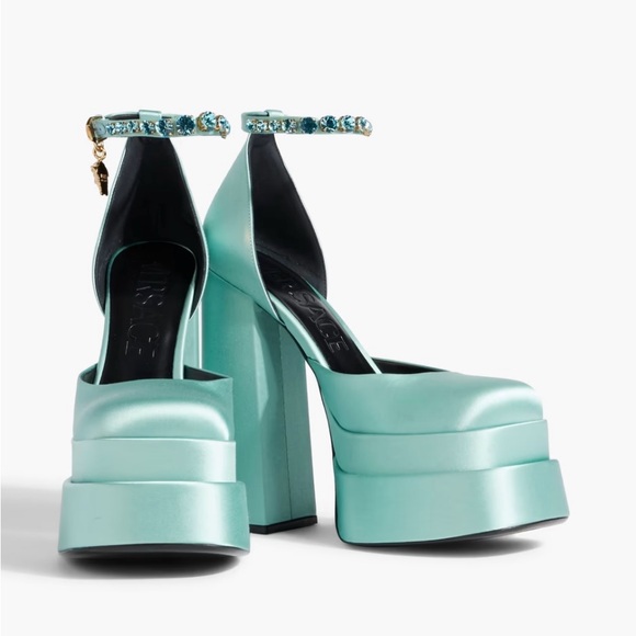 VERSACE
Medusa Aevitas satin platform pumps - Picture 2 of 12